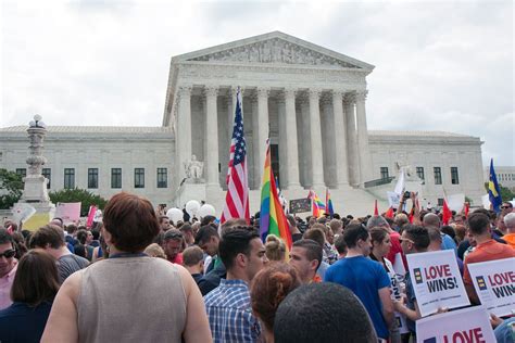 La Décision de la Cour Suprême dans Obergefell v. Hodges: Une Victoire Landmark pour les Droits des Couples Homosexuels aux États-Unis